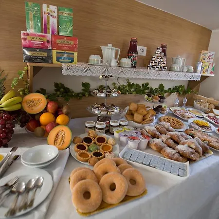 Hotel Royal Trinità Dei Monti 4*