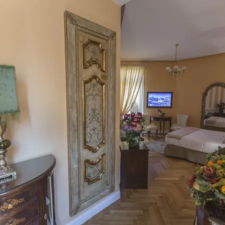 Royal Trinità Dei Monti Hotel 4*
