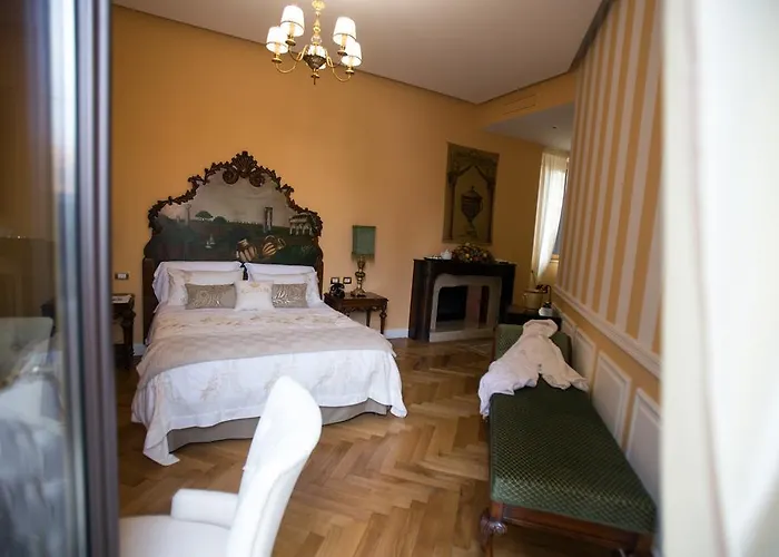 Hotel Royal Trinità Dei Monti 4*